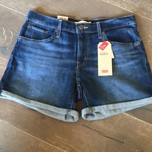 🆕 {Levi’s} Jean Shorts. Size 10.